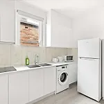 Rustic Single Room - Centrally Located - Shared Bathroom