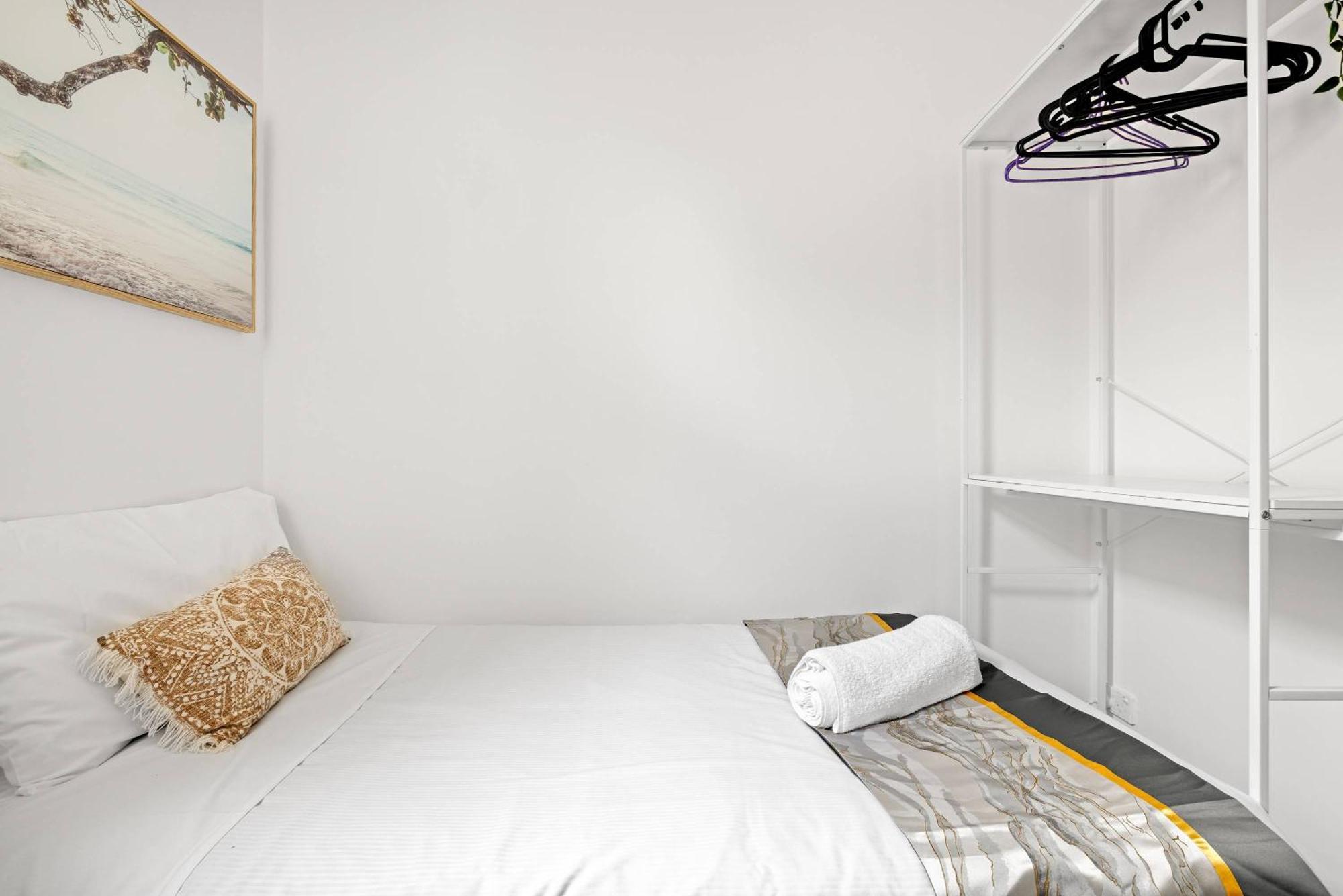 Rustic Single - Centrally Located - Shared Bathroom * Sydney