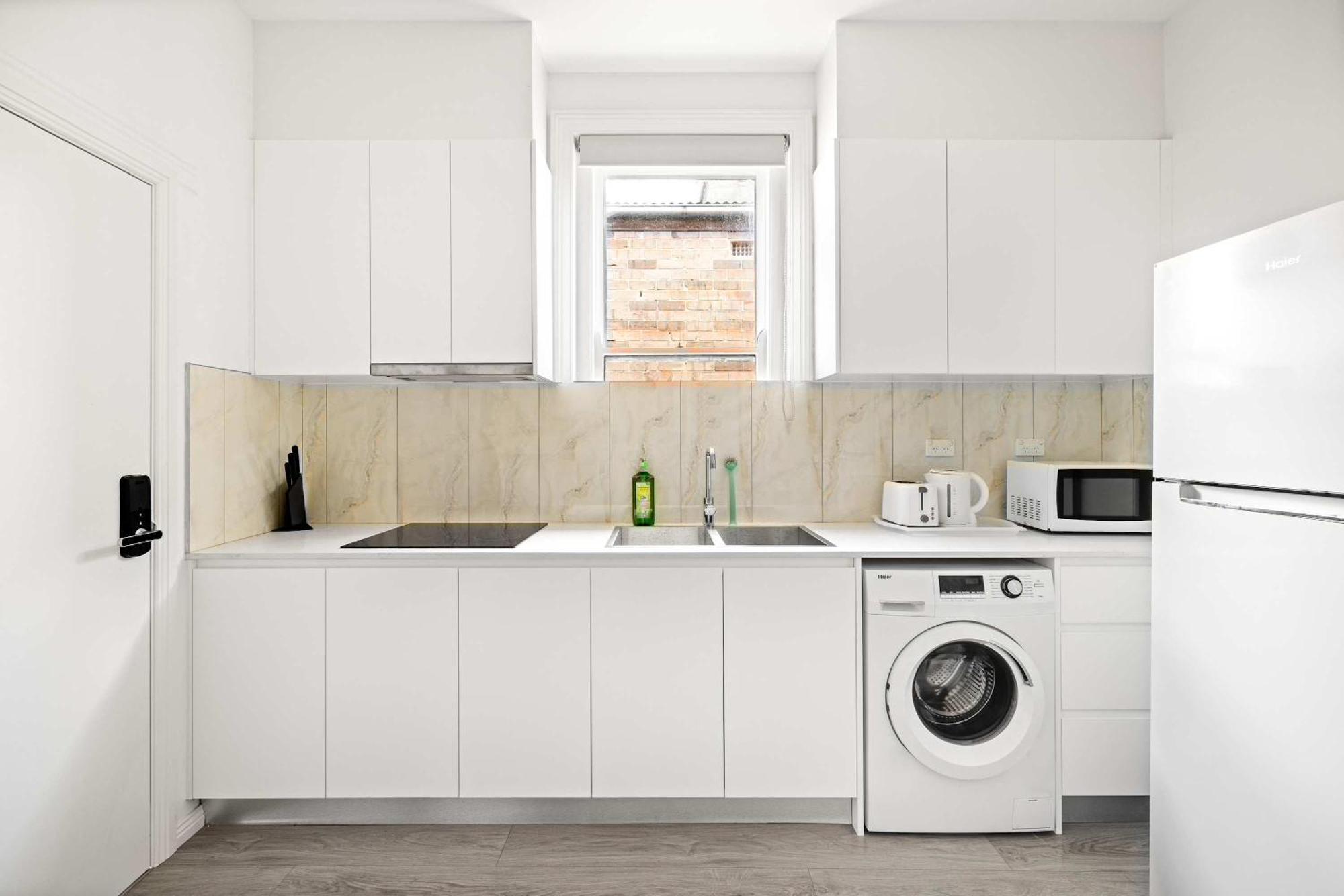 Rustic Single - Centrally Located - Shared Bathroom Guest house Sydney