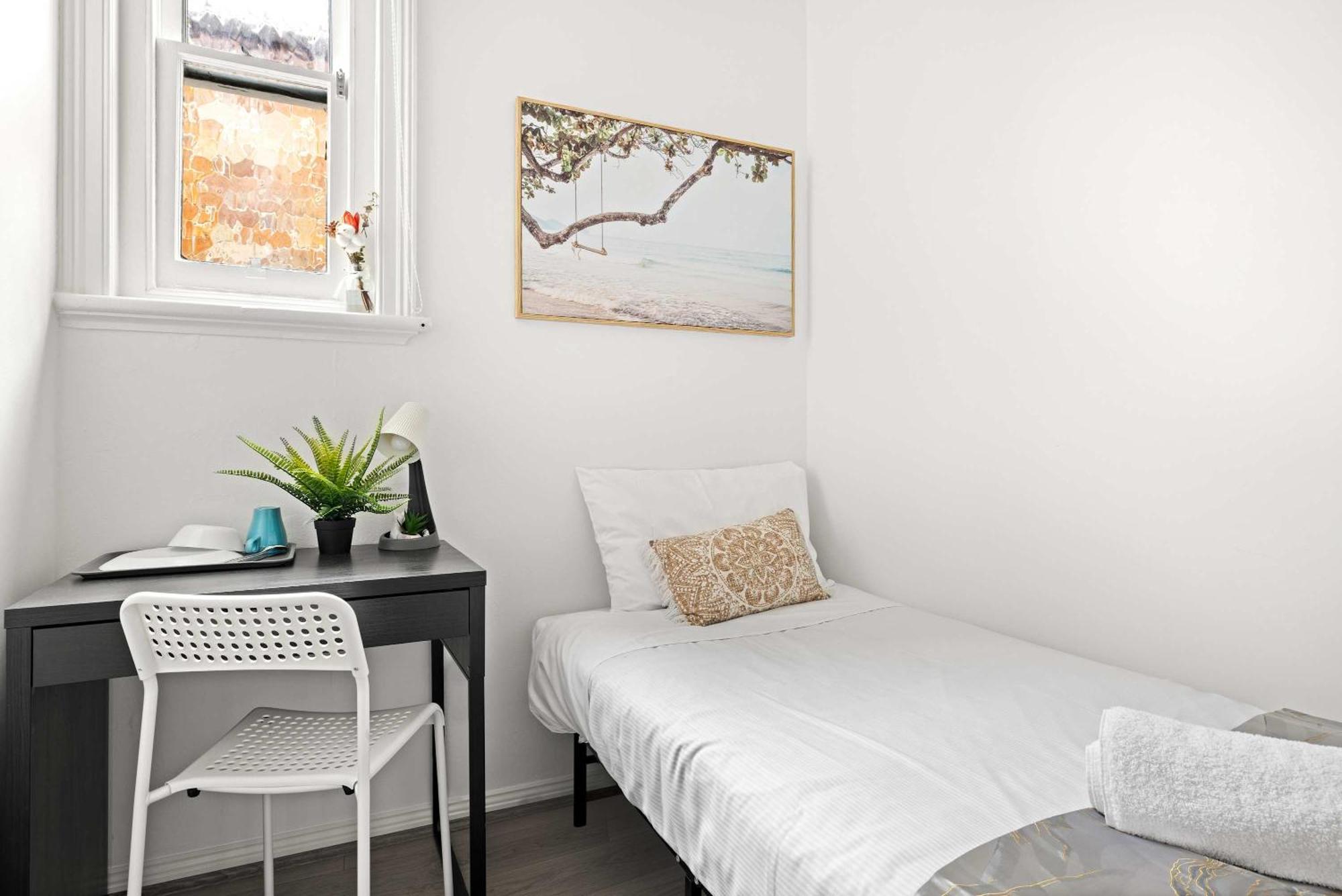 Guest house Rustic Single - Centrally Located - Shared Bathroom Sydney