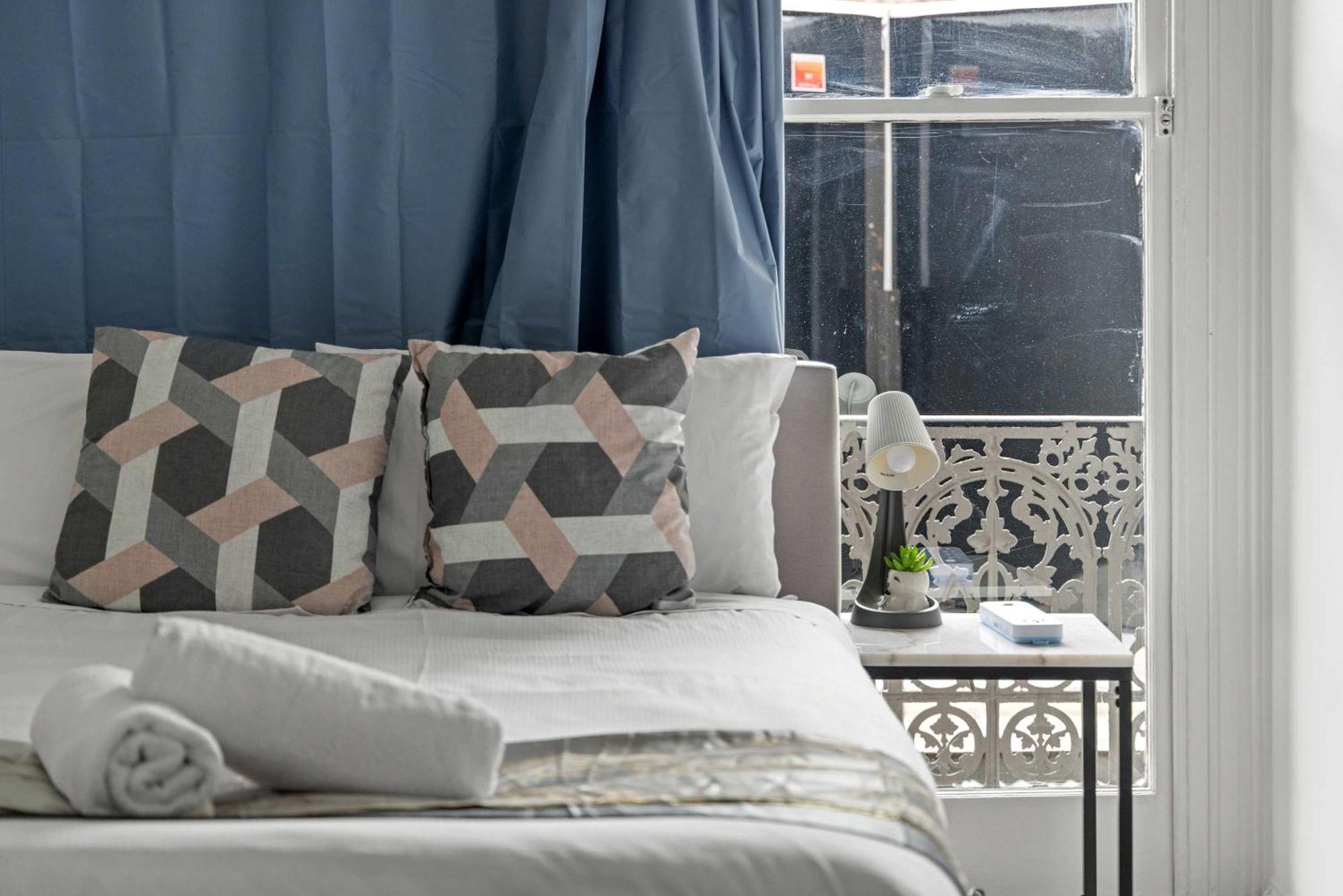 Guest house Rustic Single - Centrally Located - Shared Bathroom Sydney